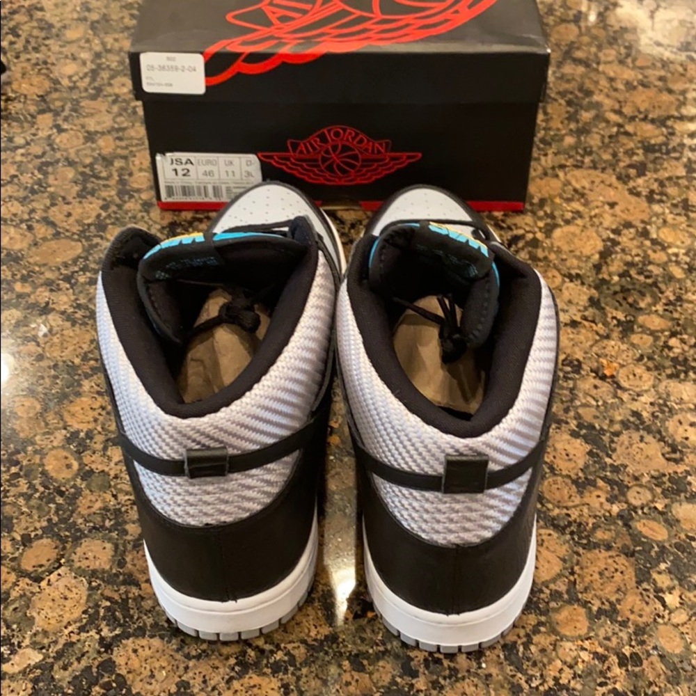 Dunks - Picture 3 of 4